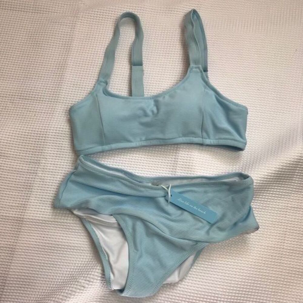 Live life on the beach size 4 Bikini set…..0210